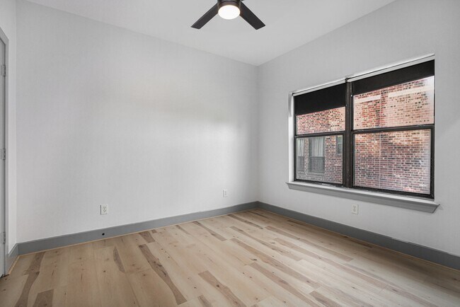 Foto del edificio - 2422 Navigation Blvd