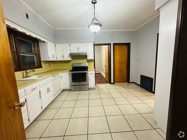 Building Photo - 127 Knapp Ave