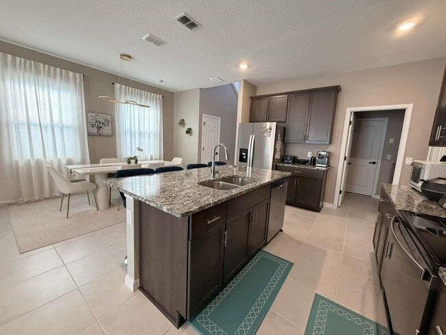 Building Photo - 2293 Treasure Hill St