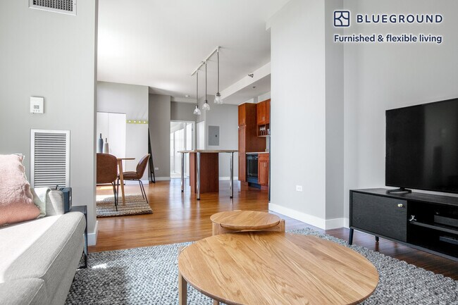 Foto del edificio - 63 E Lake St