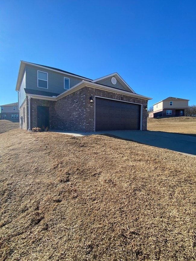 *Home For the Holidays Special* Three Bedr... House Rental in