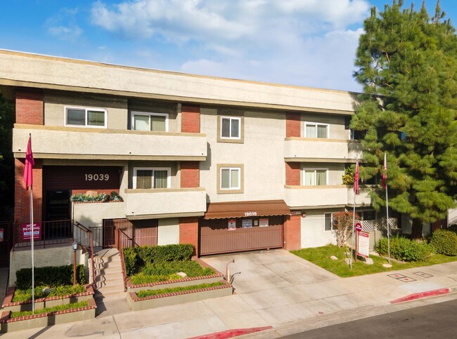 Exterior image of the Ridgeview Apartment in Northridge with manicured curb - The Ridgeview