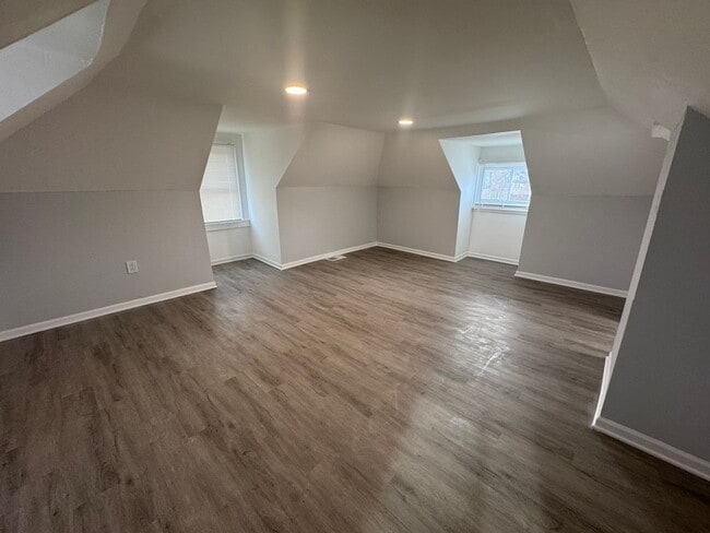 Foto del edificio - Newly Renovated 5-bed 2-bath - In Washingt...