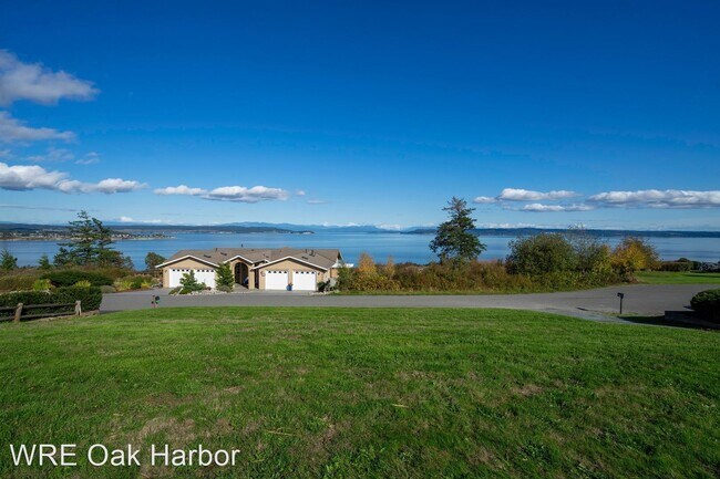 Building Photo - 3 br, 1.5 bath House - 1215 Rainier Lane
