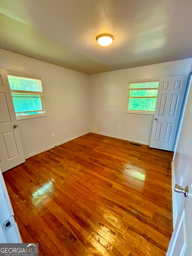 Foto del edificio - 315 Woodridge Cir