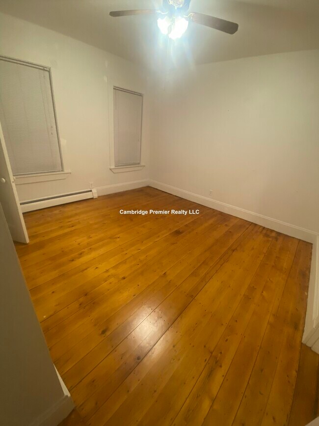 Building Photo - 180 Thorndike St