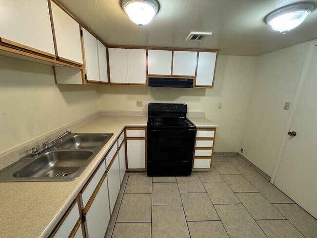 Foto del edificio - Holiday Gardens 2br Townhome