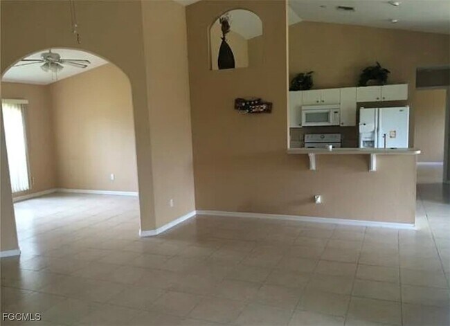 Building Photo - 5245 SW 20th Ave