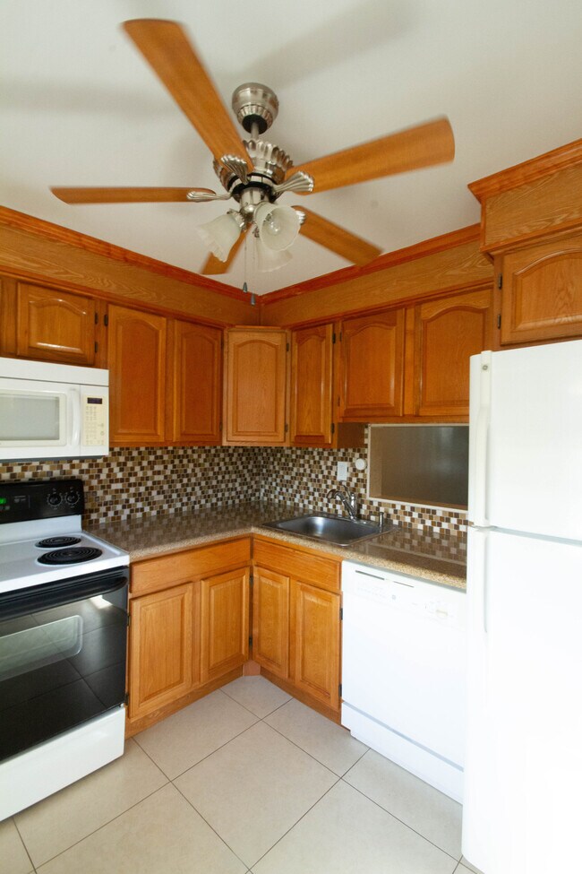 Kitchen - 3000 NW 48th Ter