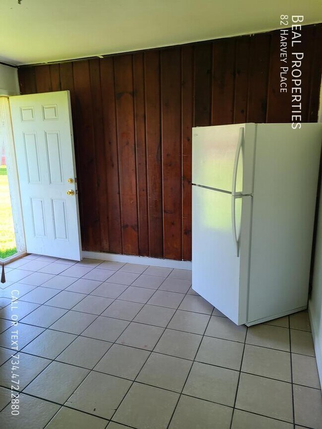 Foto del edificio - 82 Harvey Pl