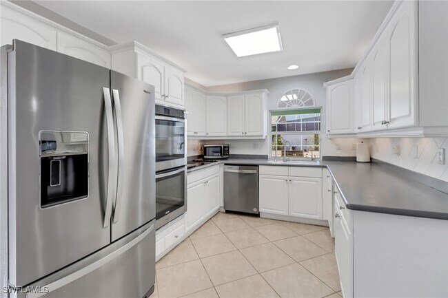 Building Photo - 1145 Jardin Dr