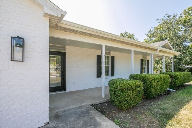 Building Photo - Newly Remodeled Picturesque Home in North ...