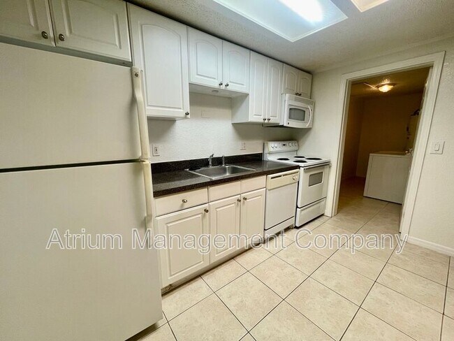 Foto del edificio - 4033 E Michigan St