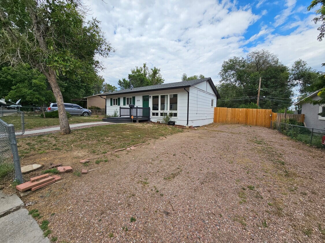 Foto principal - 1018 Florence Ave