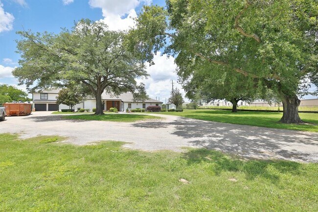 Building Photo - 16435 Telge Rd