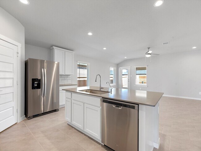 Building Photo - 3335 Silverton Dr