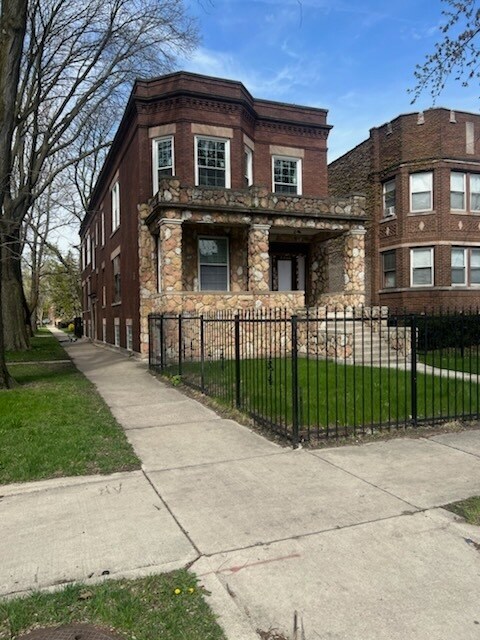 Foto principal - 7758 S Saginaw Ave