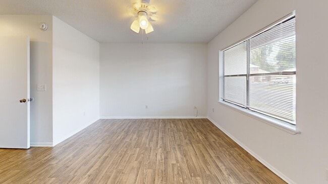 Building Photo - Timber Pines