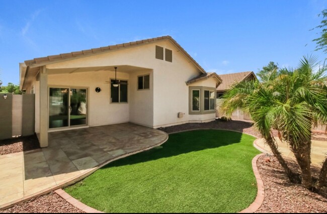 Building Photo - 31459 N Claridge Cir