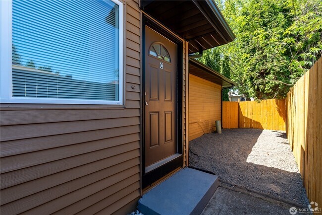 Building Photo - 218 Ellingson Dr