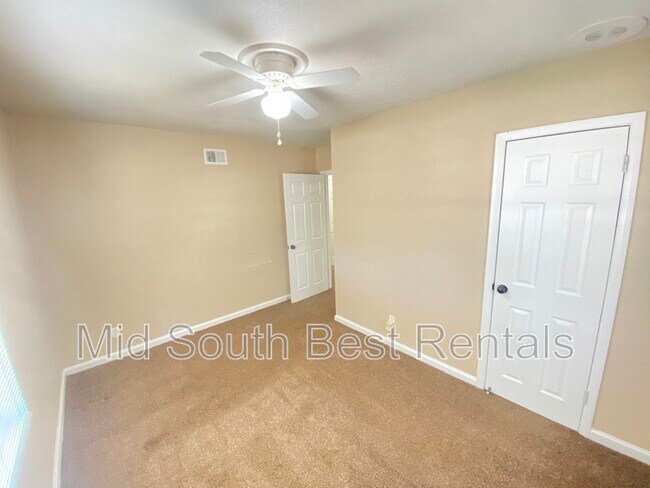 Foto del edificio - 3399 Madewell St