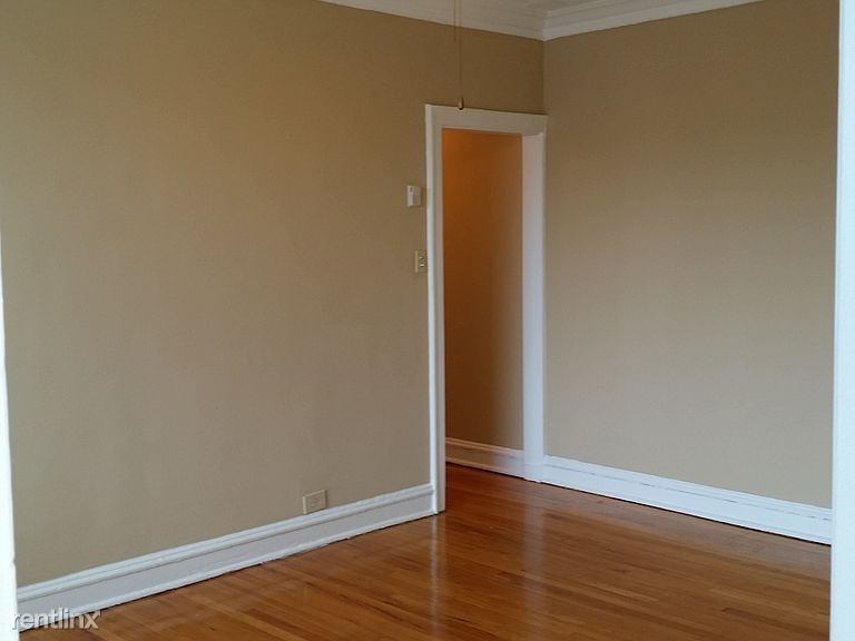 Building Photo - 1 br, 1 bath Apartment - 2352 E 70th St