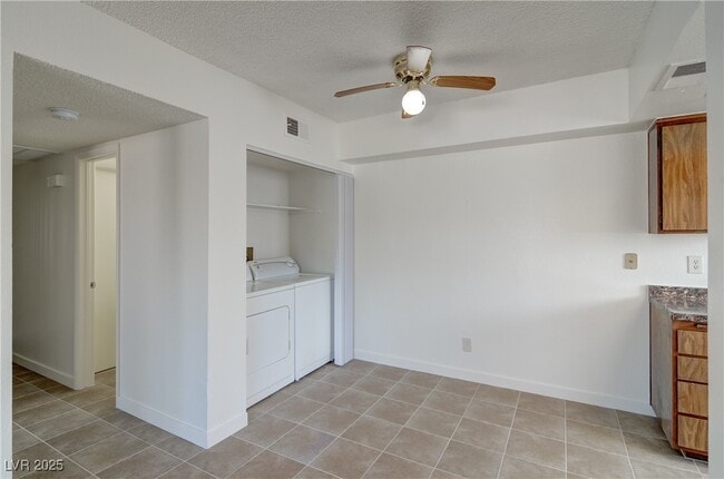 Building Photo - 566 Roxella Ln
