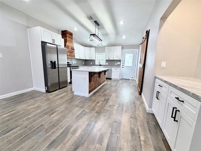 Foto del edificio - 710 N Rusk St