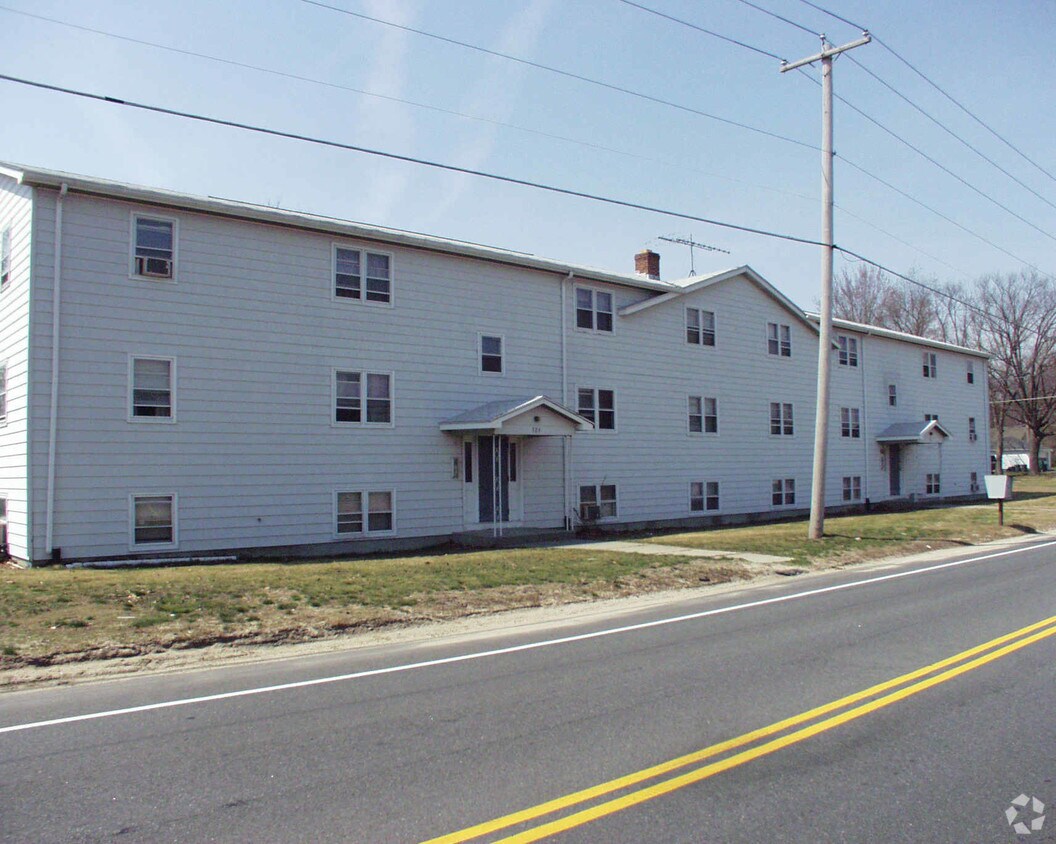 523 Mechanic St, Leominster, MA 01453 Apartments in Leominster, MA