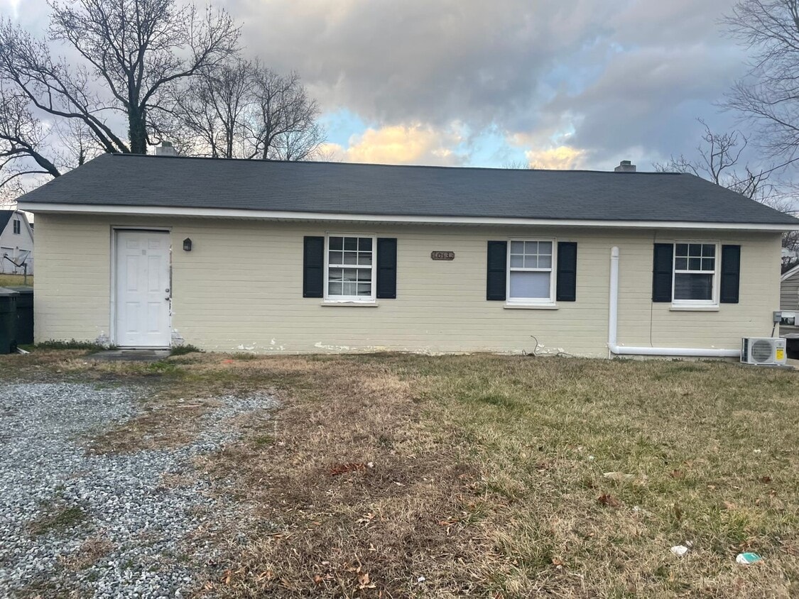 Primary Photo - Newly Renovated One Bedroom