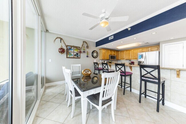 Foto del edificio - 1524 W Beach Blvd