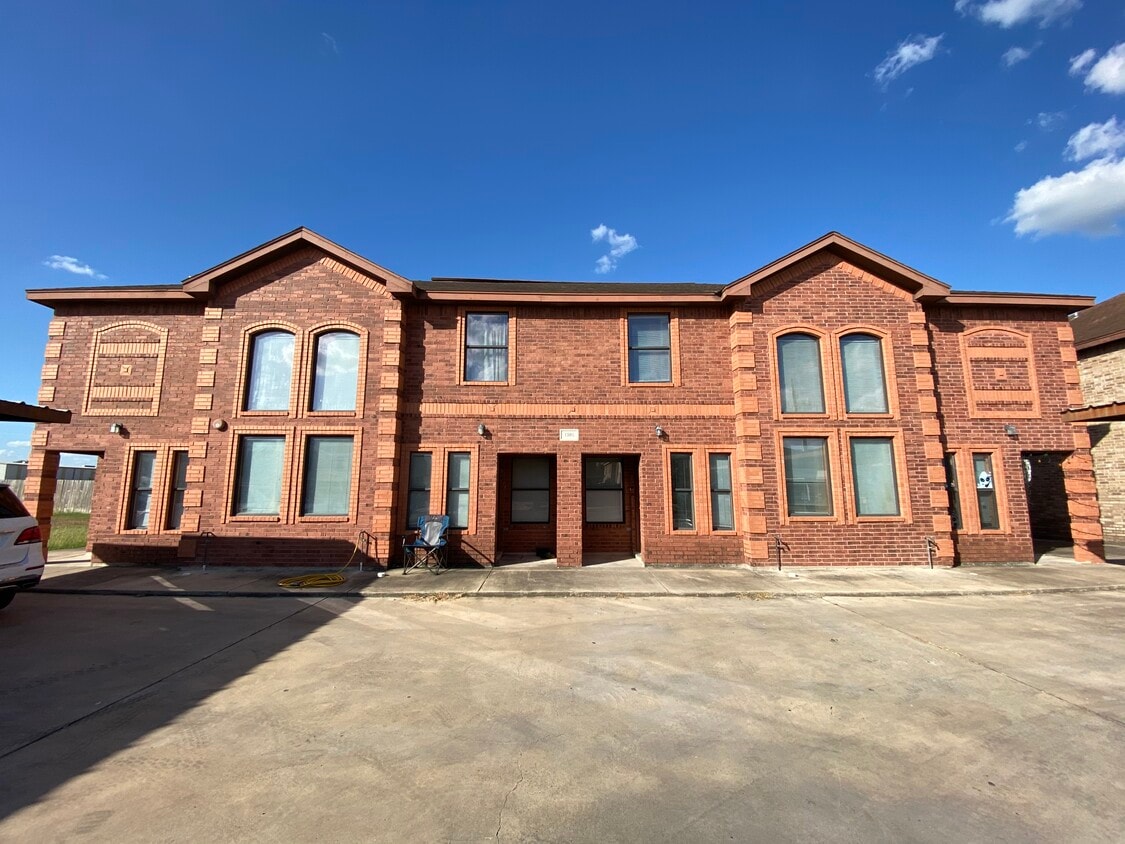 Foto principal - 1306 W Fig Ave