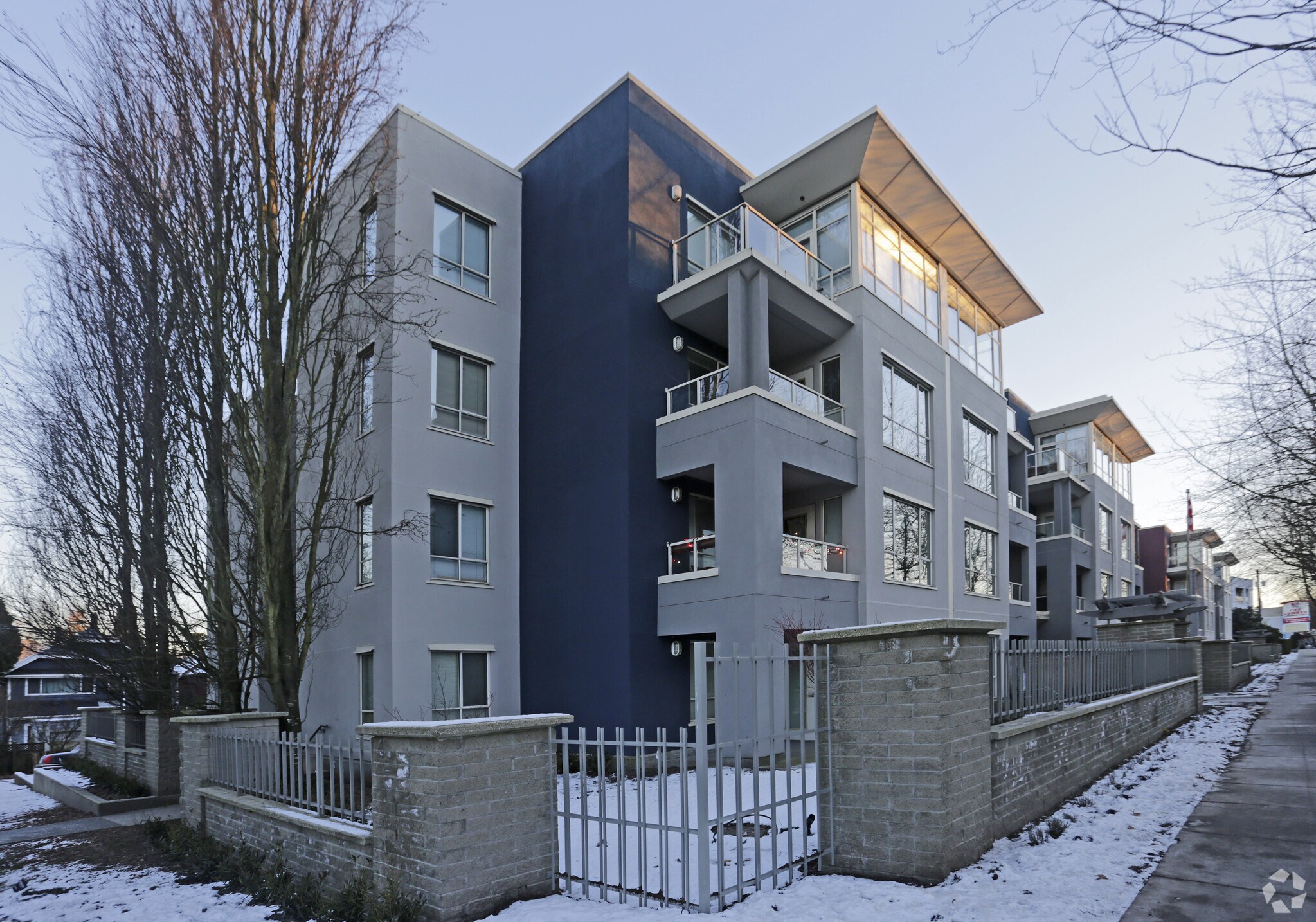 Point Grey Manor Apartments - 3575 W Broadway Vancouver, BC ...