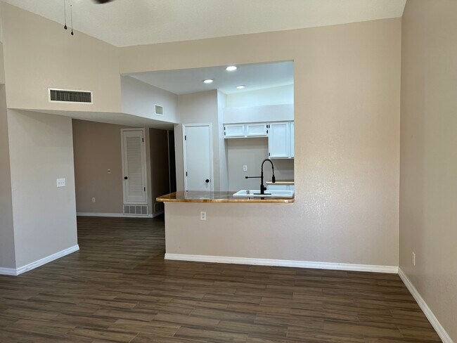Building Photo - 701 Espada Dr