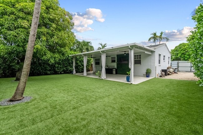 Foto del edificio - 570 SW 45th Ave