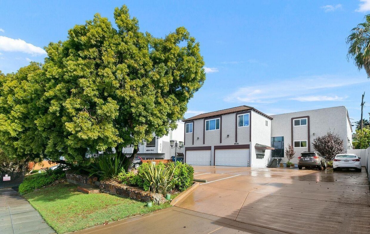 Foto principal - Large One Bedroom in University Heights wi...