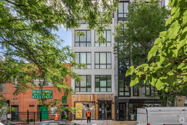 Building Photo - 679 Franklin Ave