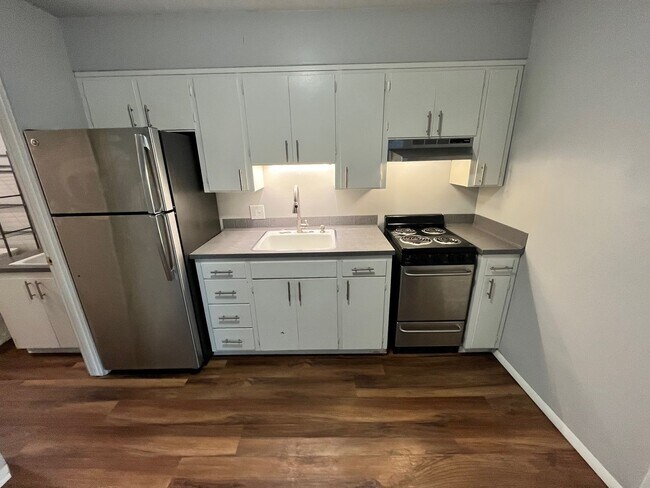 Foto del edificio - Charming Renovated 1 Bedroom in Unbeatable University Location!