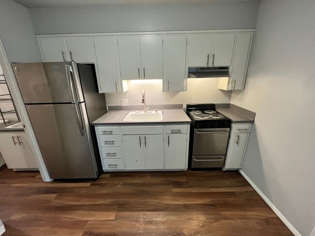 Building Photo - Charming Renovated 1 Bedroom in Unbeatable University Location!
