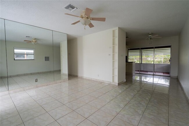 Foto del edificio - 2702 NW 51st Pl