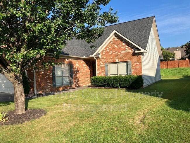 Building Photo - 2045 Forest Lakes Ln