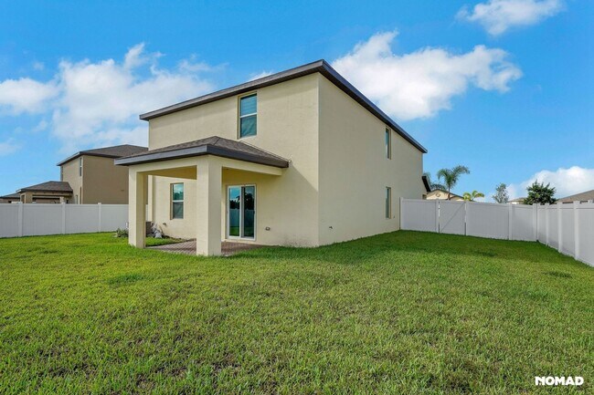 Foto del edificio - Spacious 5BR House in Fort Pierce, minutes...