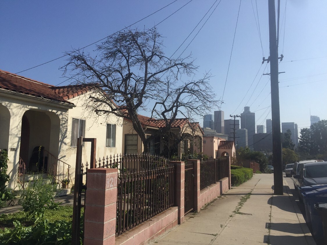 Building Photo - 820 N Beaudry Ave