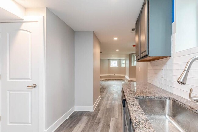 Foto del edificio - 2200 N Kenneth Ave