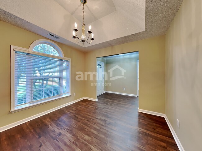 Foto del edificio - 114 Ridge Lake Dr