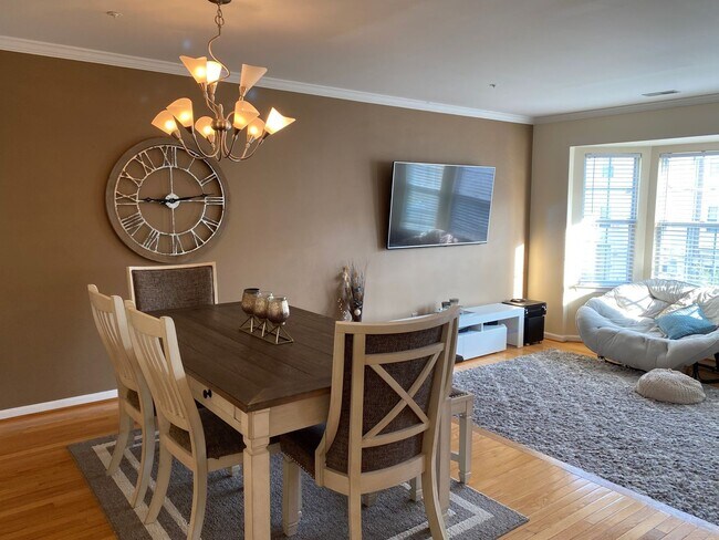 Building Photo - Stunning 3 BR/3 BA Townhome in Odenton!