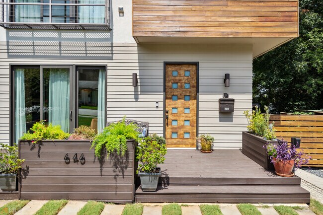 Foto del edificio - 646 E Ave NE