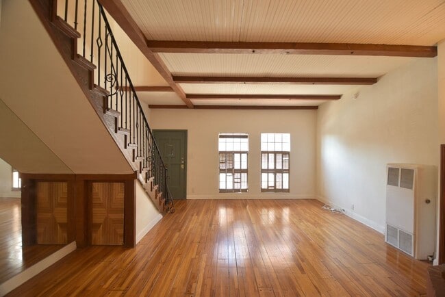 Building Photo - 2062 Argyle Ave