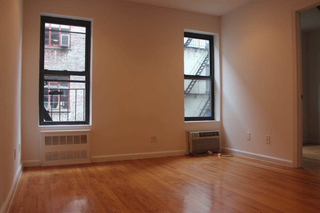 Primary Photo - 213 E 88th St