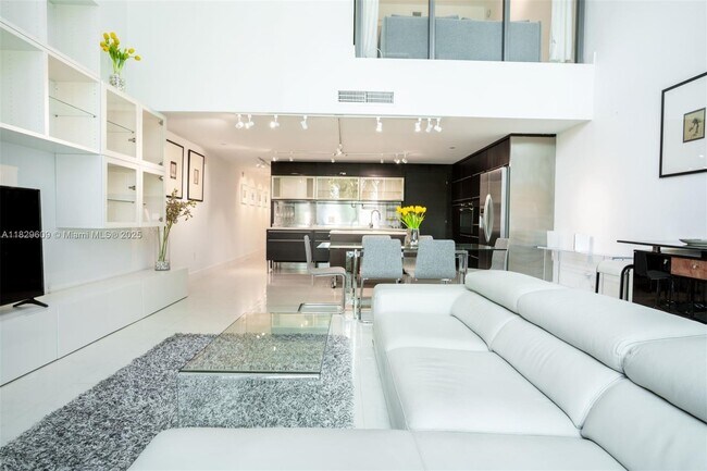 Building Photo - 6000 Collins Ave